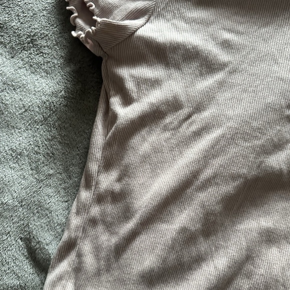 Forever 21 Size S Short Sleeve Ruffle Crop Top Lavender Soft - Picture 2 of 3